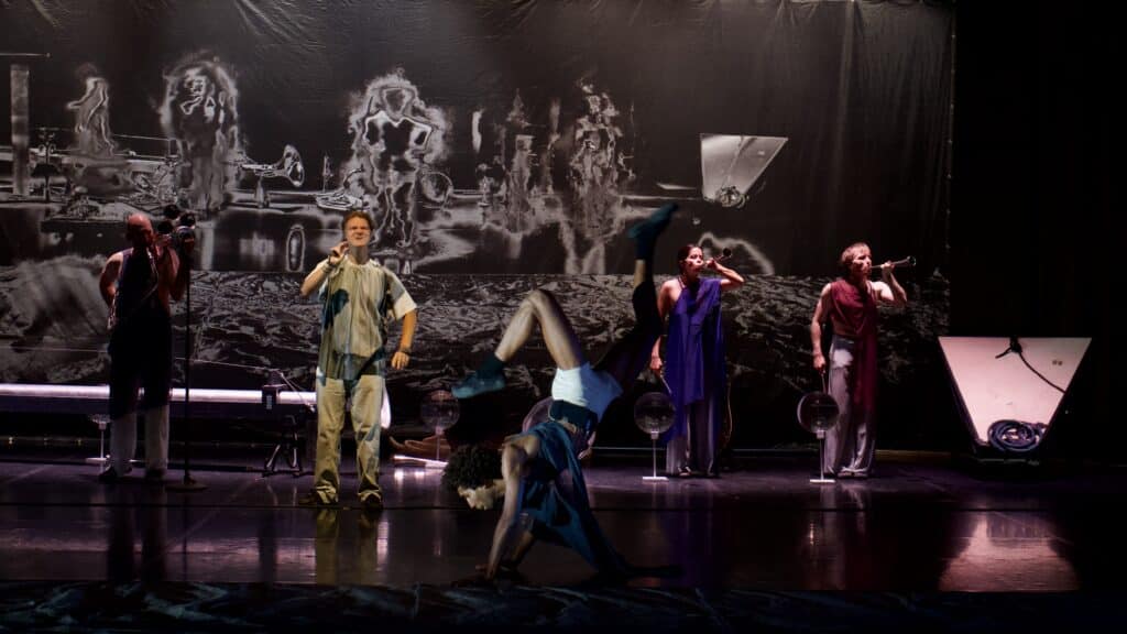 THE RISE © Philomène Robinne